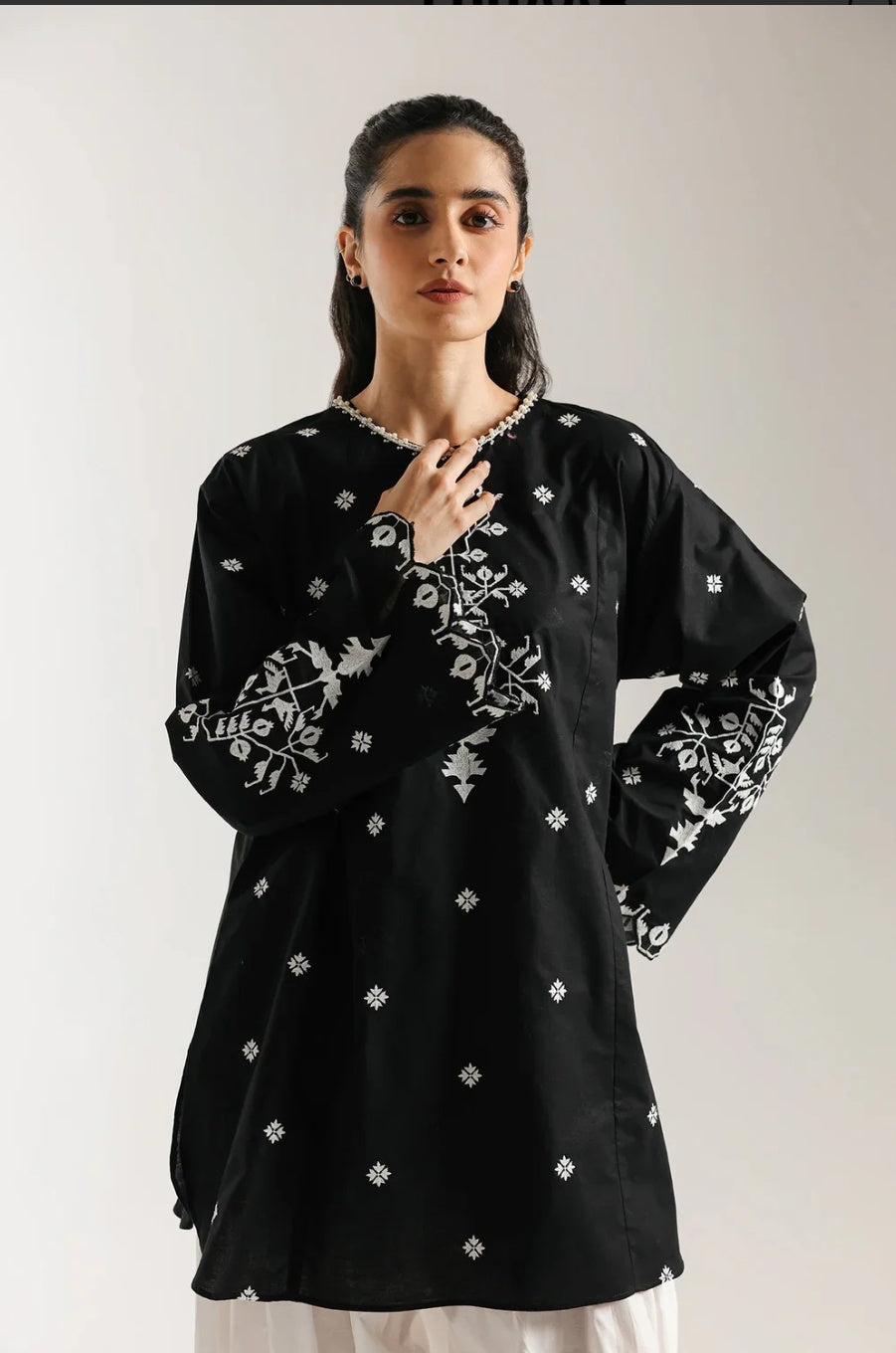 Heritage Noir Oversized Embroidered Tunic & Shalwar Set