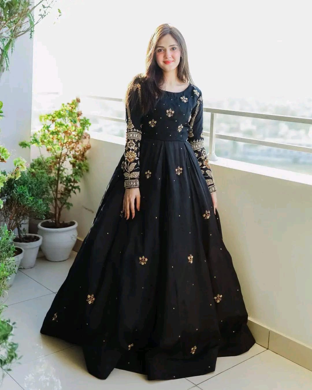 Sequence Boti With Thread Zarri Work On Sleeves, Front Body Maxi With Trouser 2Piece