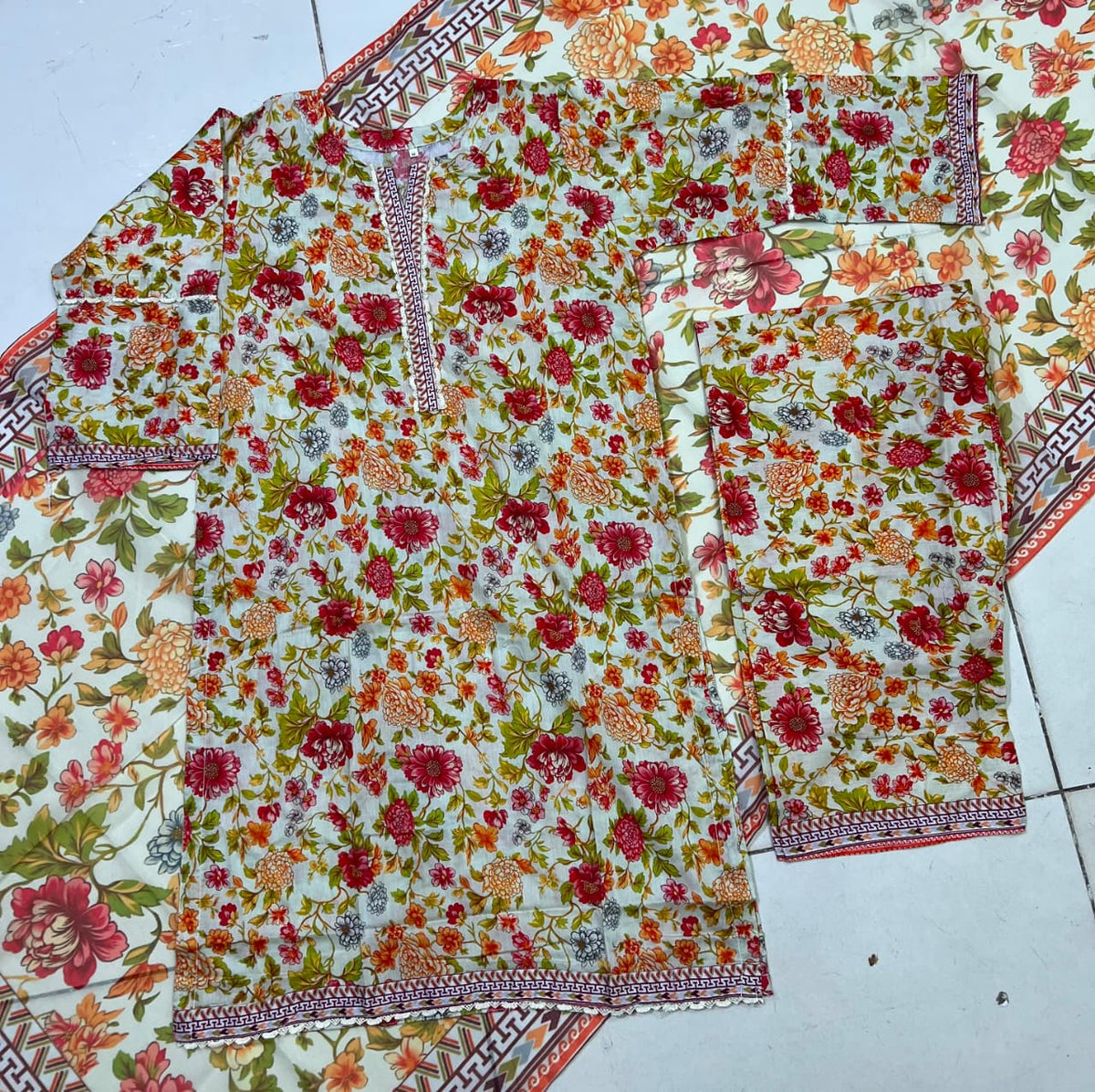 Ivory Bloom Printed Pure Lawn 3-Piece Stitched Suit